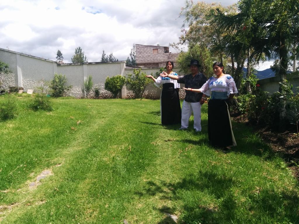 Hostal Curinan Hotel Otavalo Exterior photo