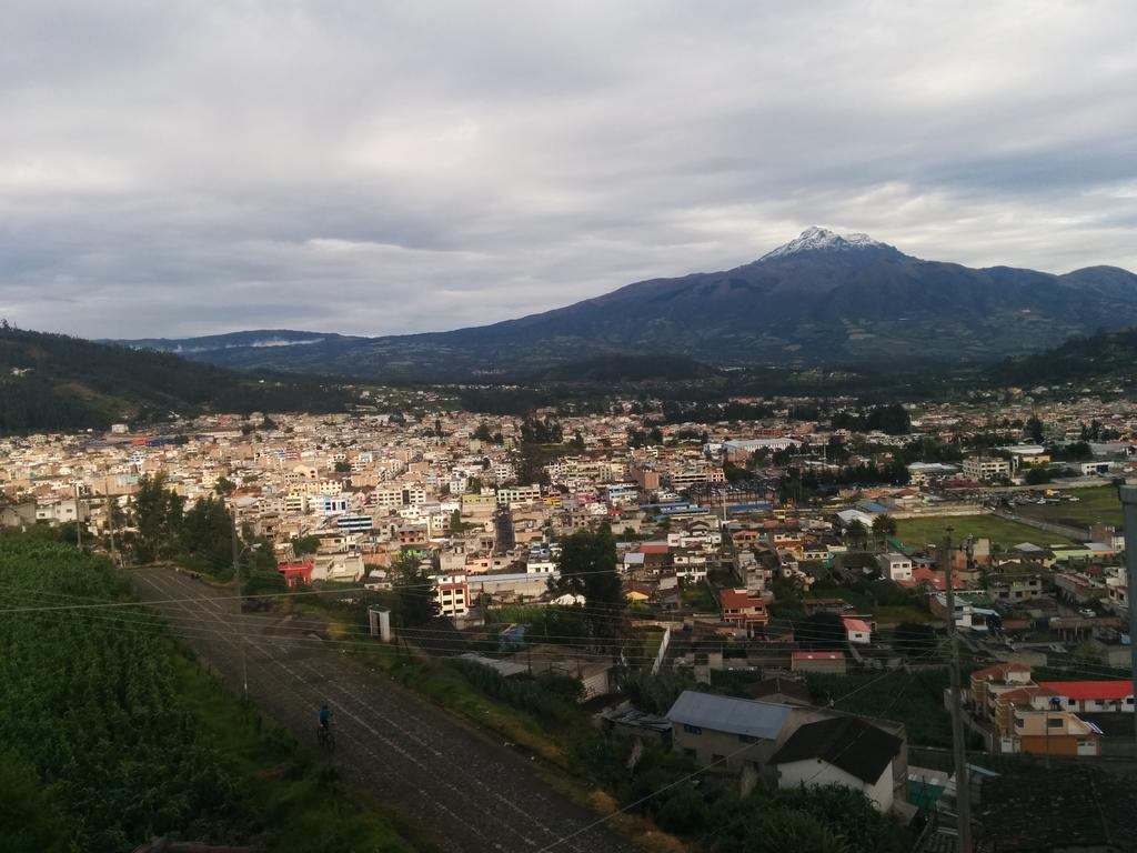 Hostal Curinan Hotel Otavalo Exterior photo