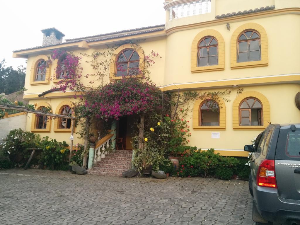 Hostal Curinan Hotel Otavalo Exterior photo