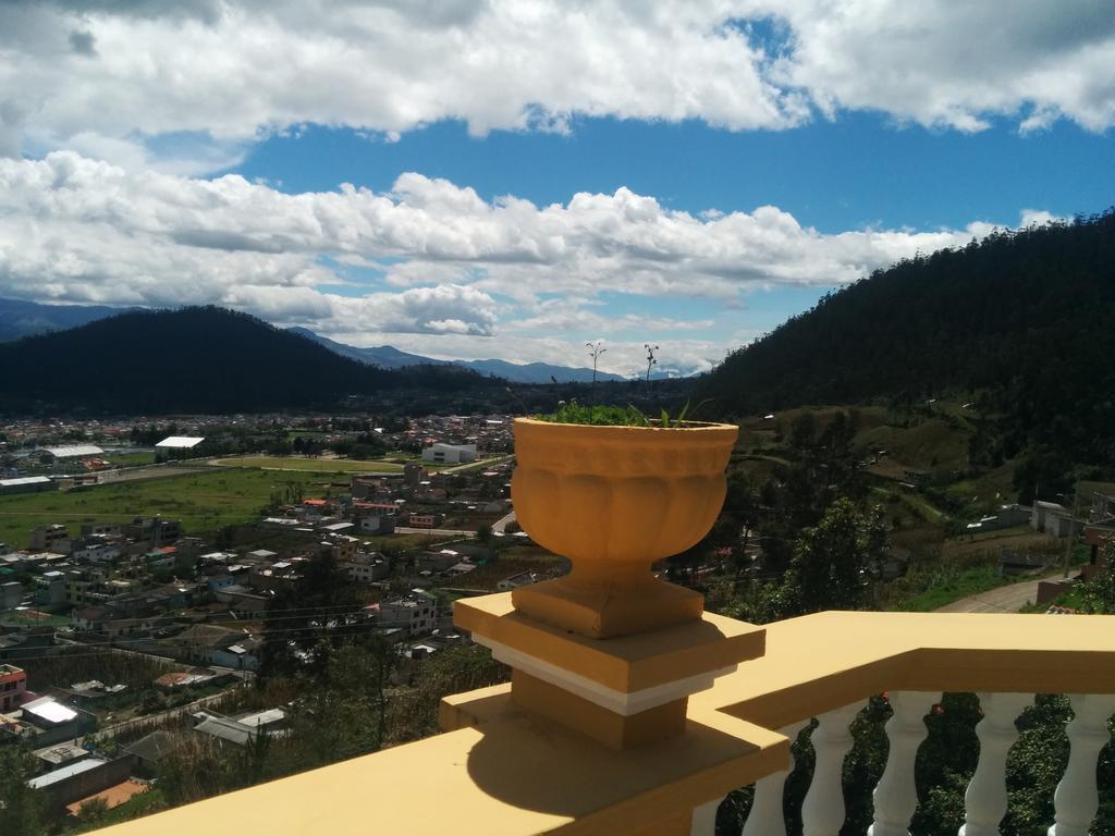 Hostal Curinan Hotel Otavalo Exterior photo