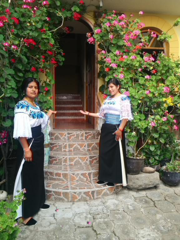 Hostal Curinan Hotel Otavalo Exterior photo