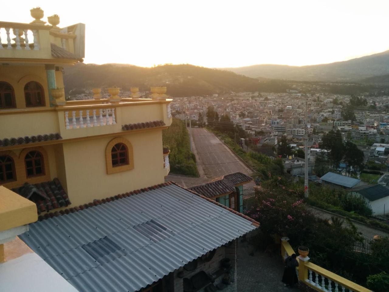 Hostal Curinan Hotel Otavalo Exterior photo